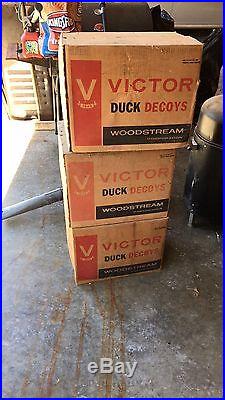 2 Dozen New Vintage 1967 Victor D-9 Mallard Duck Decoy Woodstream