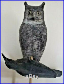 RARE Hard to Find Wooden Great Horned Owl With Crow In Clutches Decoy Glass Eyes