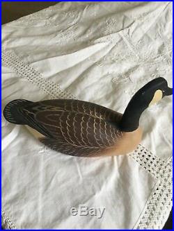 Vintage Hand Carved And Painted Oliver Lawson Canada Goose Wood Decoy