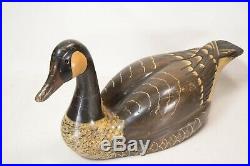 Vintage Large Hand Carved Solid Wood Canada Goose Decoy HUGE 26 Glass Eyes Duck