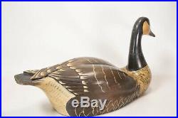 Vintage Large Hand Carved Solid Wood Canada Goose Decoy HUGE 26 Glass Eyes Duck
