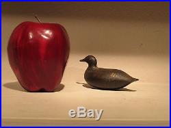 Willie Ross (1878-1954) Miniature Black Duck Decoy. Family Provenance